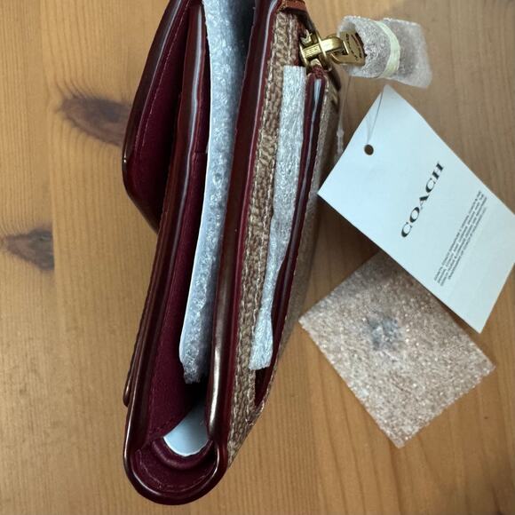 NWT ❤️ Coach Wyn Small Wallet In Colorblock Signature Canvas - Picture 9 of 10